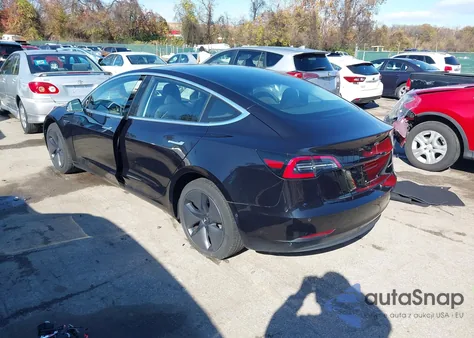 2018 Tesla Model 3 Long Range/Performance z USA, uszkodzony, nr VIN 5YJ3E1EB8JF070525